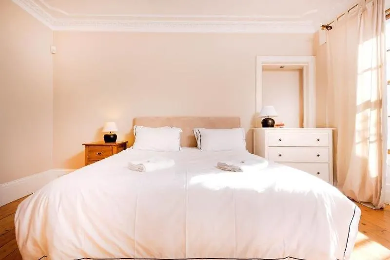 Spacious New Town Garden Flat Edimburgo
