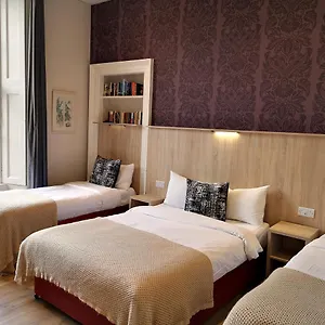 3* Pensión Dene Guest House, New Town